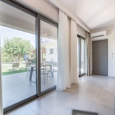 Lemonia Aparthotel 4*