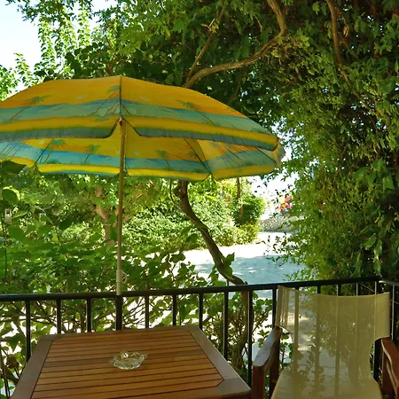 Lemonia アパートホテル 4*