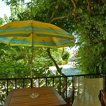 Lemonia Lägenhetshotell 3*